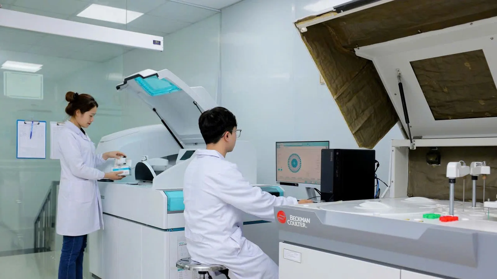 Phòng xét nghiệm PisoK với hệ thống máy phân tích tự động
